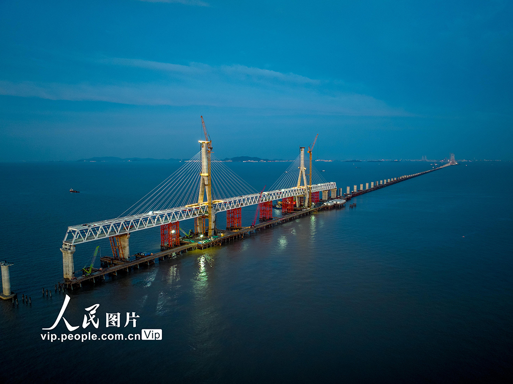 浙江宁波：世界最长跨海铁路桥南航道桥合龙