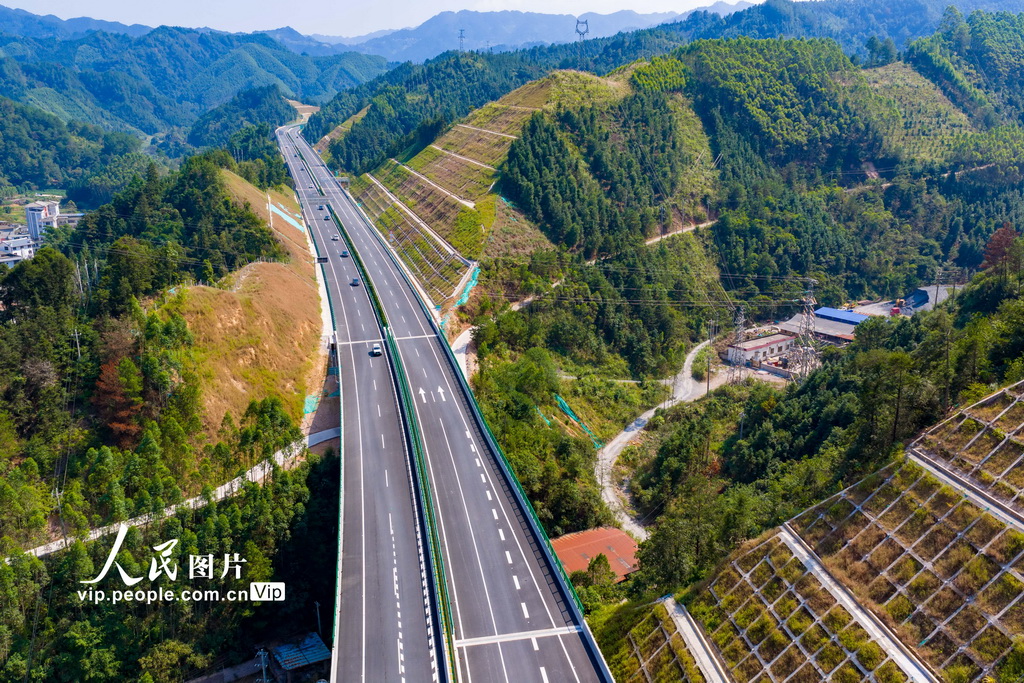 广西金秀：桐金高速建成通车【4】