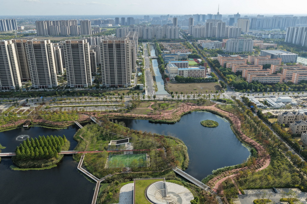 10月27日拍摄的如东县鹤鸣公园及周边景色（无人机照片）。