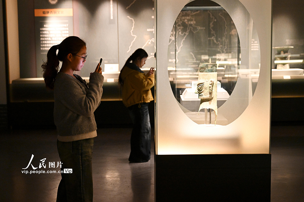 宁夏银川：青铜文物联展引客来【3】