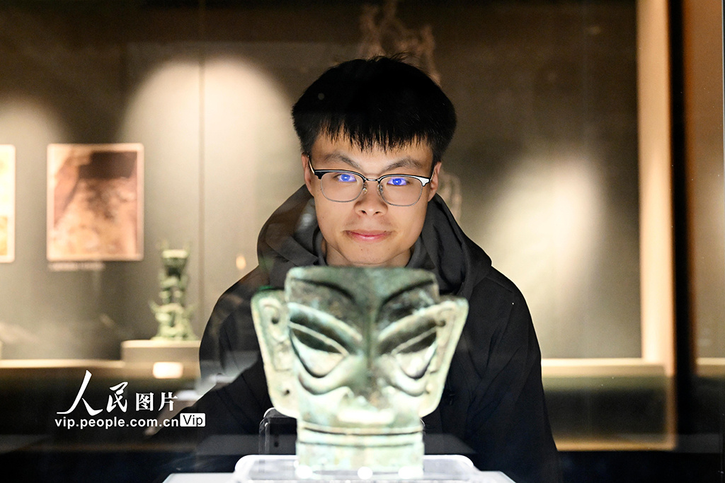 宁夏银川：青铜文物联展引客来【2】