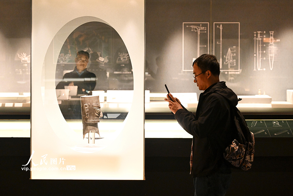 宁夏银川：青铜文物联展引客来【7】