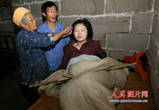 组图:重庆梁平17岁少女尸体火化炉前复活