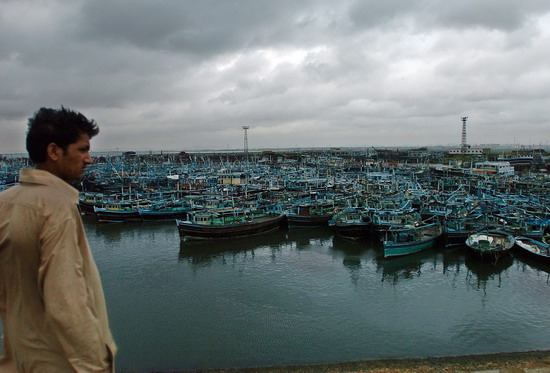 组图:巴基斯坦港口城市卡拉奇防飓风