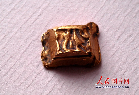 组图:江苏大丰鱼塘里摸出21枚楚国金币 (6)