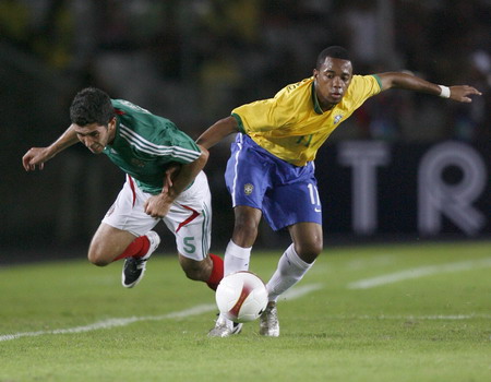 组图:美洲杯足球赛墨西哥战胜巴西