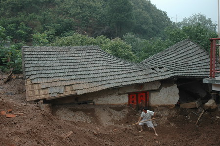 组图:安徽金寨县发生严重山体滑坡