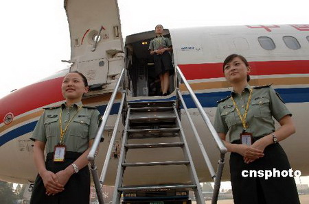 组图:安徽\军花\体验\空姐\生活--图片--人民网
