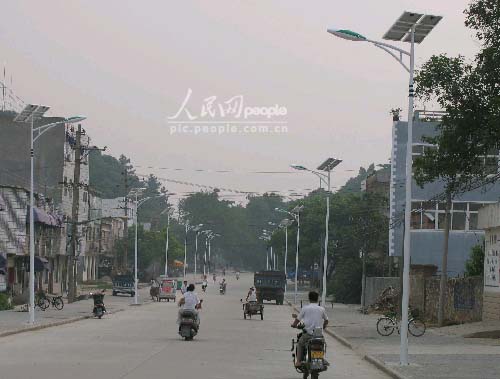 网络大赛摄影作品:芜湖城市道路装太阳能路灯