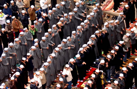 西宁穆斯林群众欢度开斋节