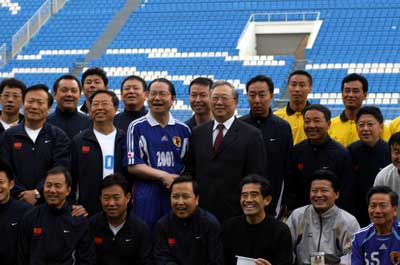 中国全国人大代表与日本国会议员举行足球友谊