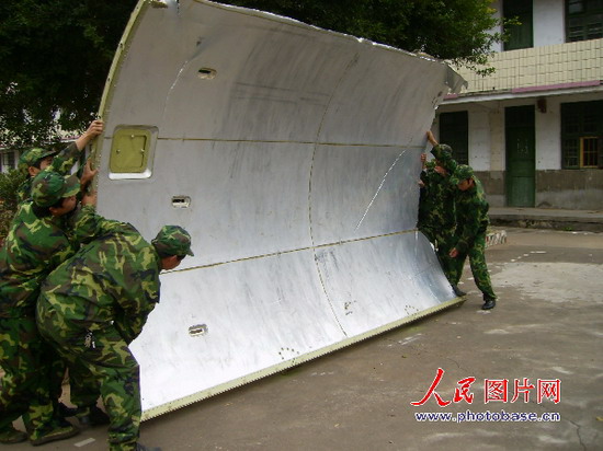 组图:江西发现运载嫦娥的长征三号甲火箭整流