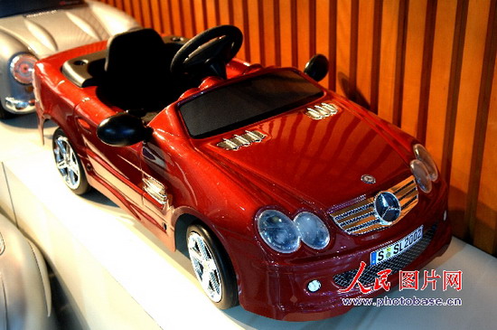 2007广州车展名车展位扫描:奔驰玩具车惹人爱