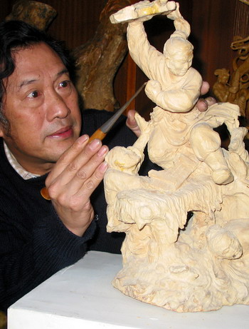 用黄杨木雕传承中国传统文化的工艺美术大师 