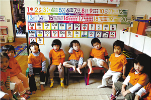 日本小学生3岁用电脑5岁写英语作文