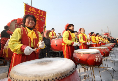 组图:<em>女子锣鼓</em>也威风 (2)--图片--人民网