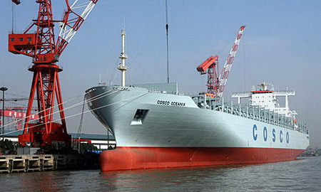 组图:中国制亚洲最大集装箱船出江试航 (4)