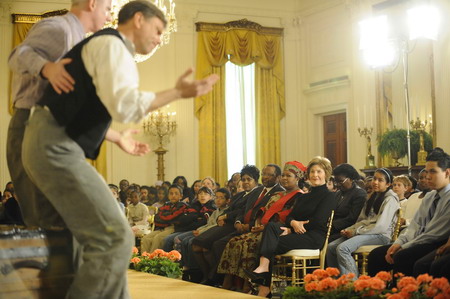 白宫举行历史剧演出 向小学生普及历史知识