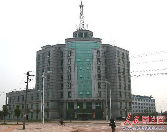 组图:江西丰城职工社保无钱办 却耗巨资盖新楼