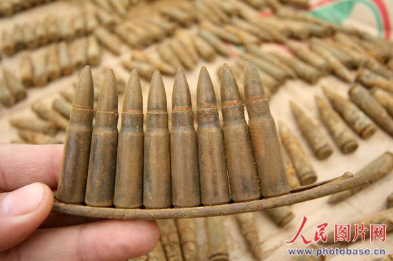 河南许昌:废纸堆中发现268发步枪子弹 (2)