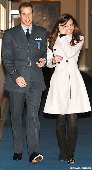 英国威廉王子毕业礼凯特伴左右