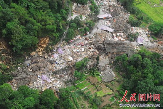 组图:国家救援队空降汶川震中地区展开救援