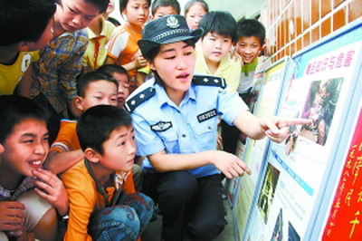 组图:中缅联手擒住光头大毒枭 (3)