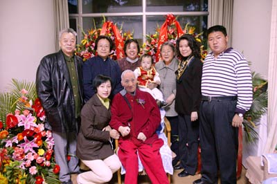 2004年,李敏,李讷为哥哥岸青祝寿