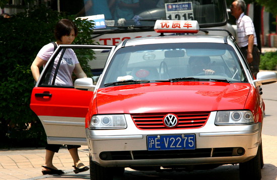 上海燃油出租车每月增加1050元补贴