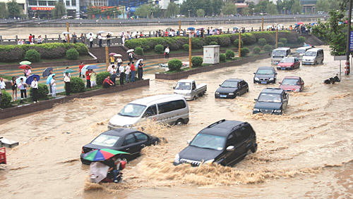 组图:湖北恩施遭遇特大暴雨 42.8万人受灾