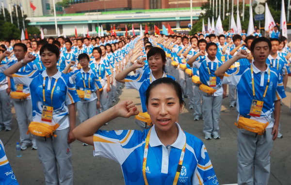 组图:奥足赛上海赛区志愿者宣誓上岗 (5)
