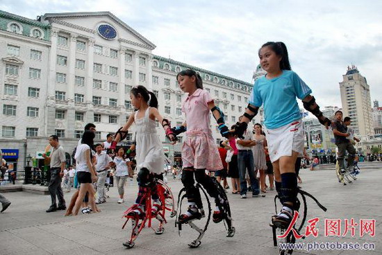 组图:会跳的鞋哈尔滨受宠