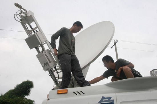 卫星通讯应急移动指挥车震区显特效 (3)