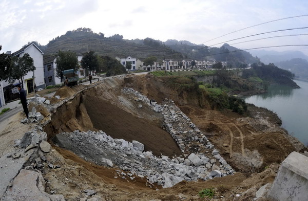 组图:三峡库区加紧地质灾害治理 (2)