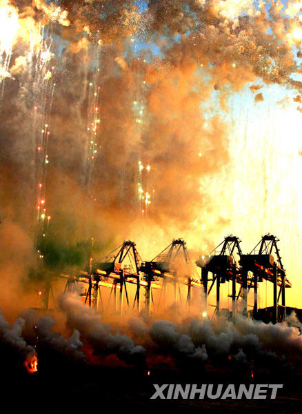 组图:上海洋山深水港北港区主体工程全面建成