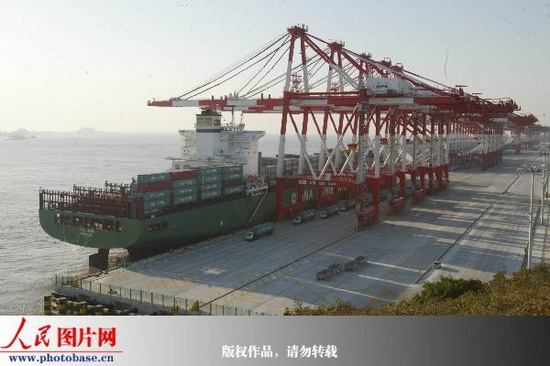 组图:上海洋山深水港北港区主体工程全面建成