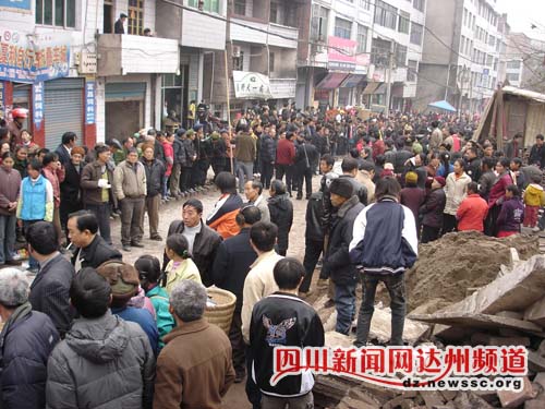 四川宣汉发生重大交通事故 造成5死18人伤 (2