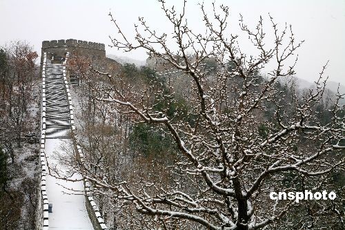 北京局地降雪 气象台发大风蓝色预警 (3)