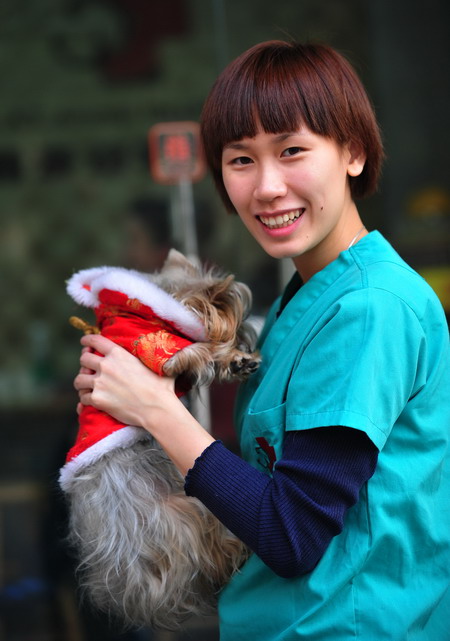 组图:广州女大学毕业生自主创业开宠物医院 (4