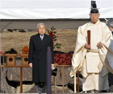 日本昭和天皇去世20年 天皇祭拜皇陵