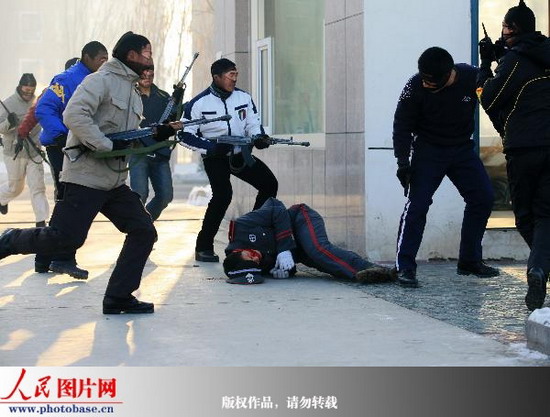 组图:新疆伊犁举行联合反恐处突实战演练