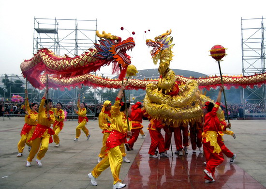 组图:广西宾阳欢庆炮龙节