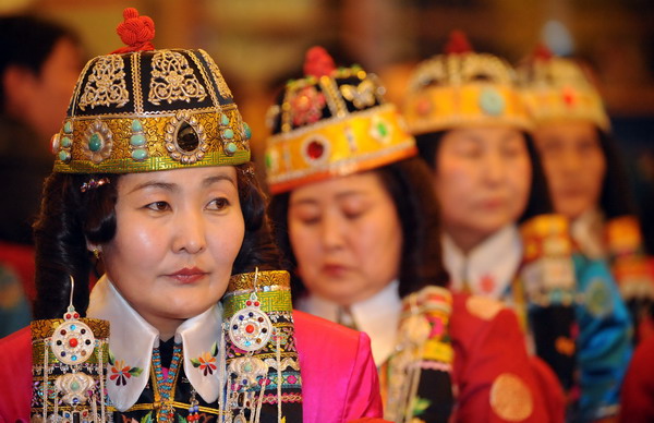 新疆蒙古族群众欢度传统节日--麦德尔节 (4)