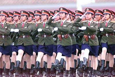 1999年国庆阅兵女兵姐妹花再度亮相媒体 (3