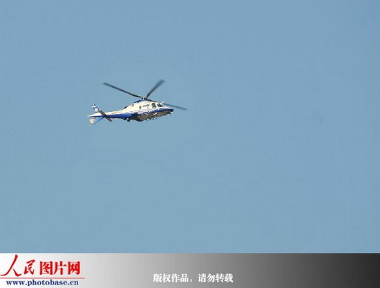 北京警用直升机进行两会日常警务执勤工作