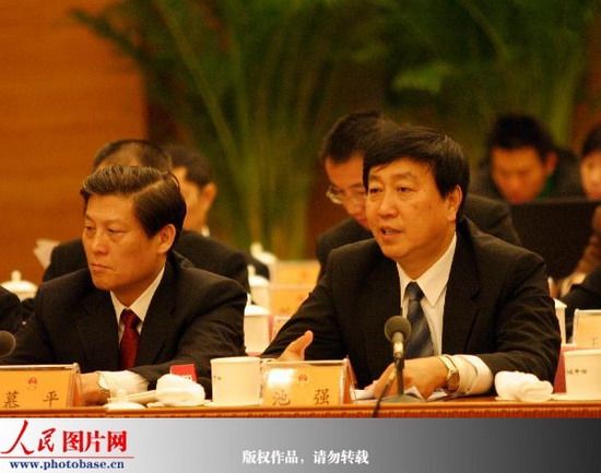 北京团审议两高报告 建议法院发挥作用保护暂