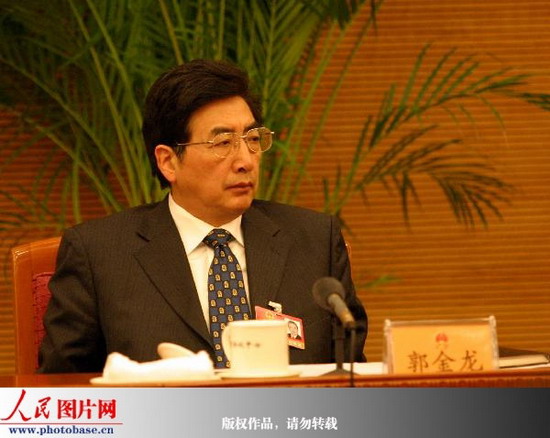 北京团审议两高报告 建议法院发挥作用保护暂