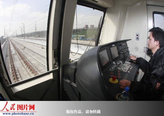 上海轨道交通八号线二期进入机电调试阶段 (2)