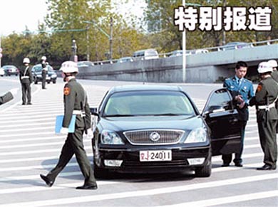 武汉警备司令部联合整治军车运行秩序