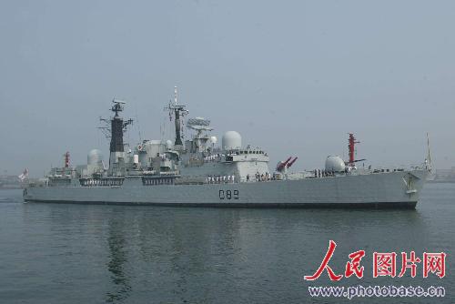 英国海军埃克塞特号导弹驱逐舰访问青岛